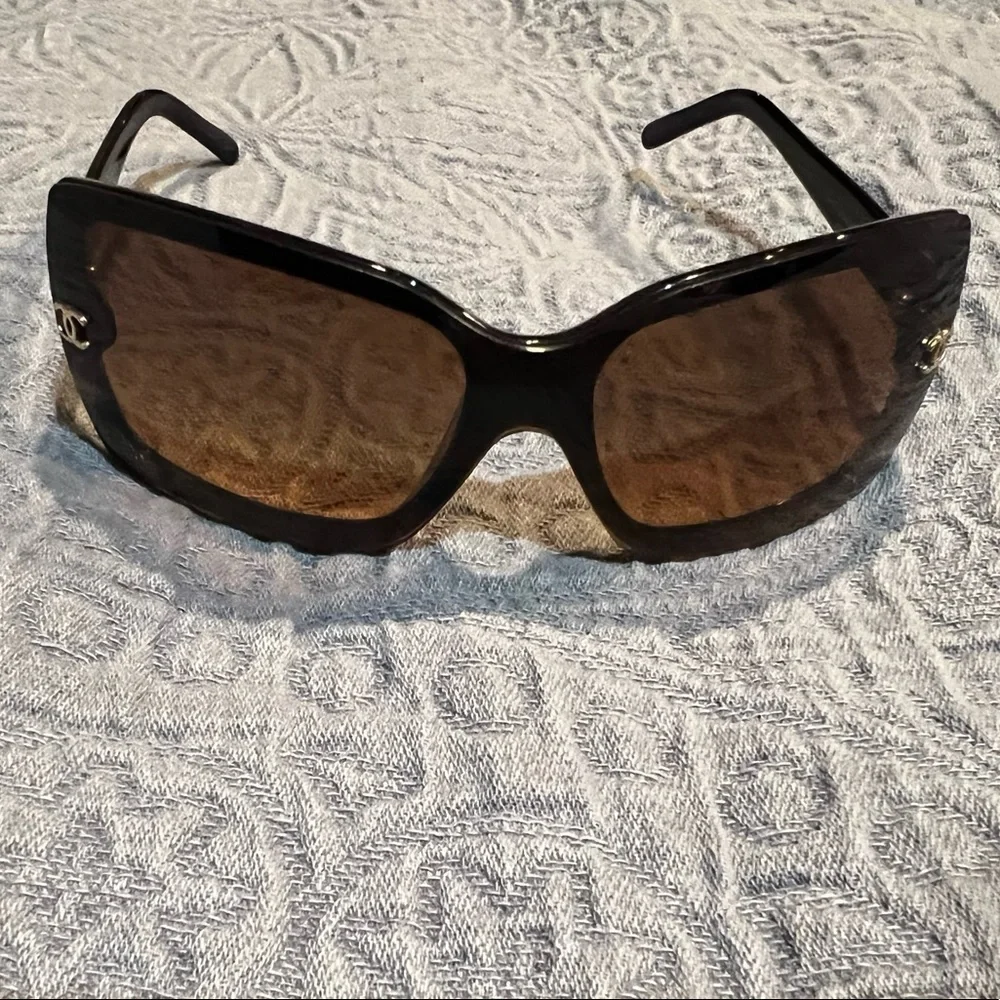 Chanel sunglasses - Picture 3 of 6